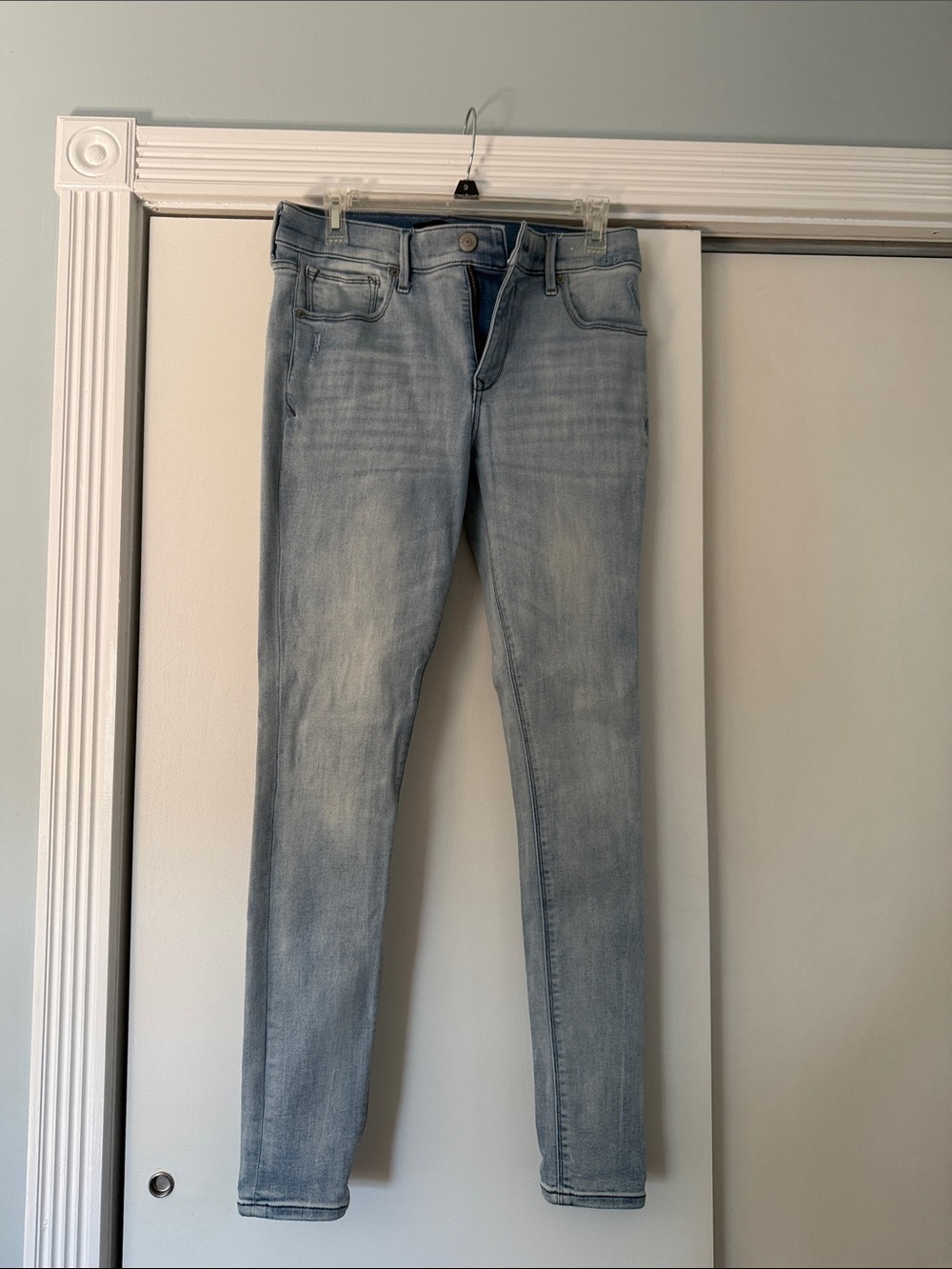 Light Wash Women’s Skinny Jeans